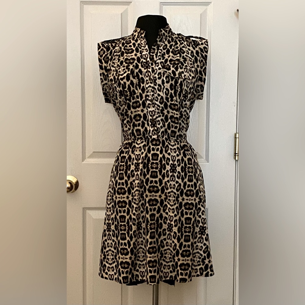 Leopard print dress with pockets